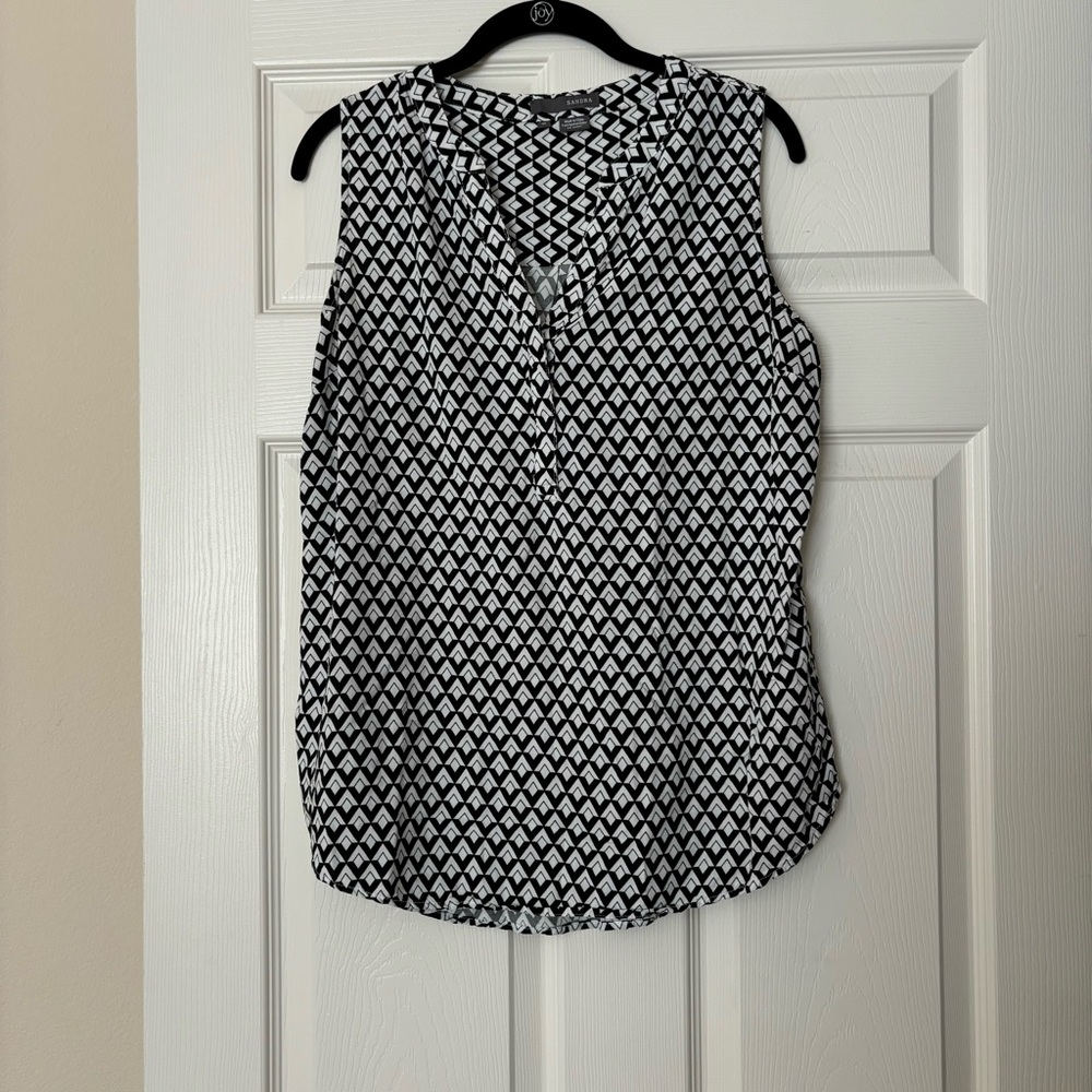 Sandra Sleeveless V-Neck Top Blouse Black/White Size M
